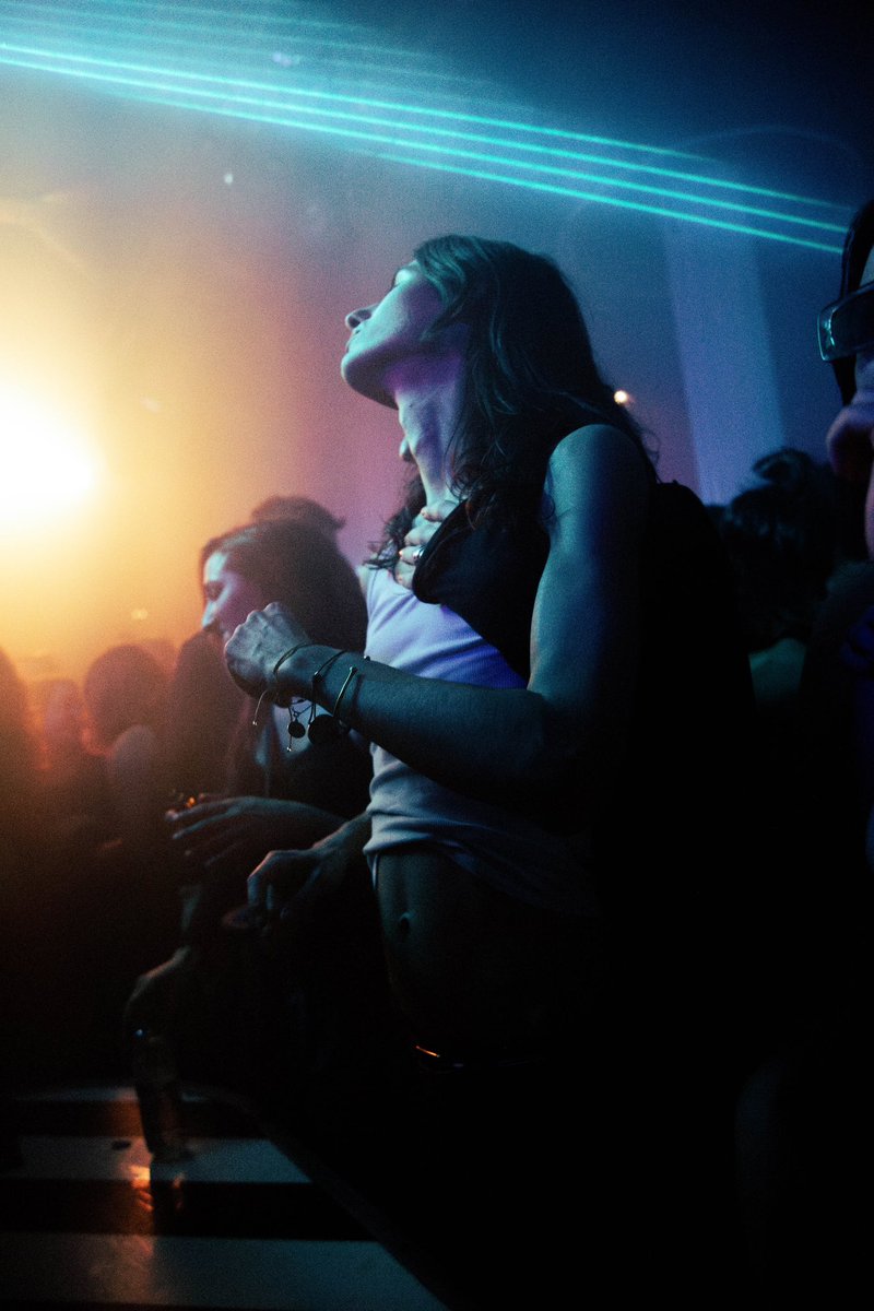 J’ai perdu mon ancien compte donc hop je refais ma pub
Je suis photographe sur Lille, portrait évent etc
Si vous pouviez rt pour m’aider à retrouver ma visibilité ça serait trop gentil merci 🫶🏼✨