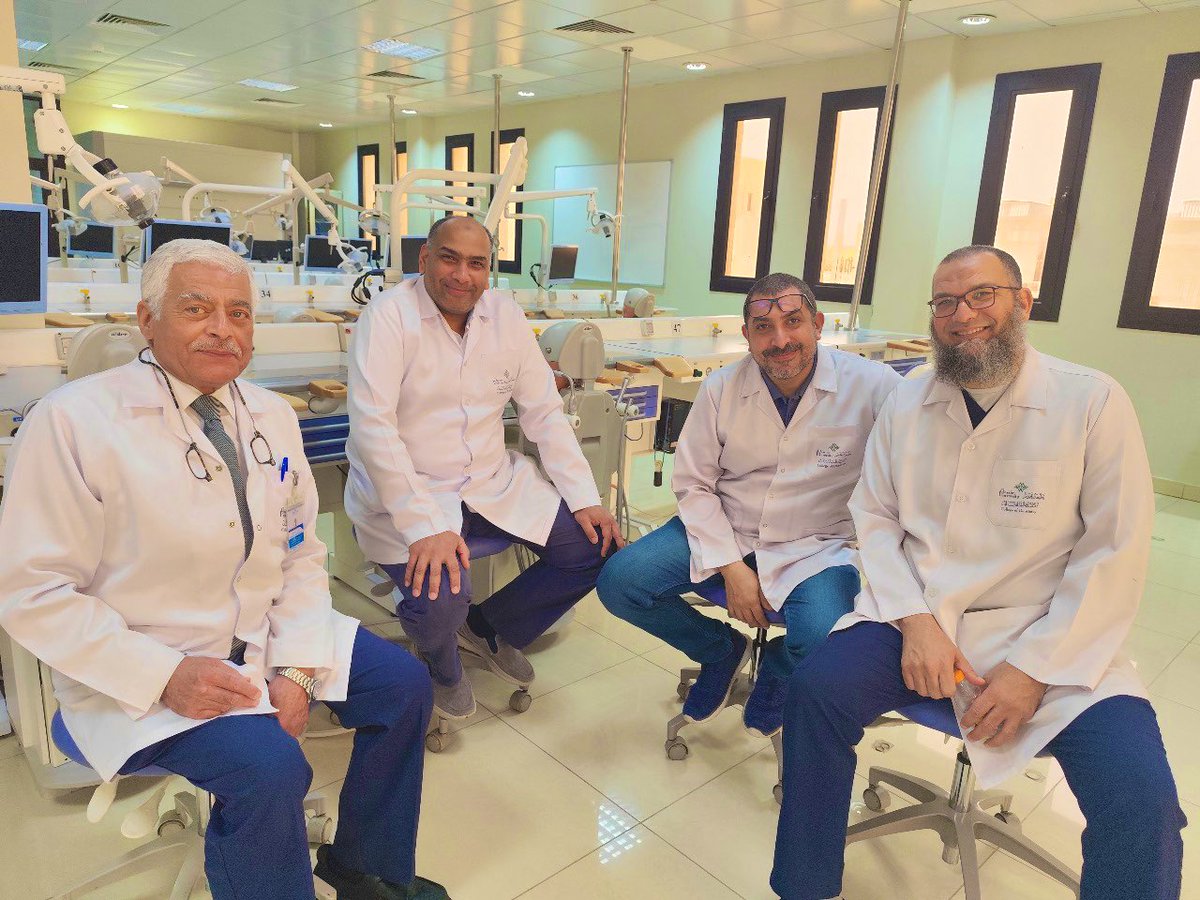 من معايدة منسوبي كلية طب الأسنان هذا الاسبوع بمناسبة عيد الفطر،
مع تمنياتنا بكل التوفيق للجميع فيما تبقى من العام الدراسي 🙏🏻