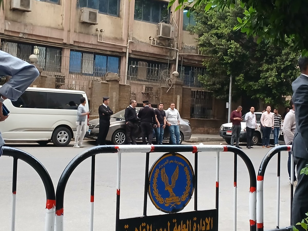 _AliBakry's tweet photo. مصر لم تمت.. هنا القاهرة

من أمام نقابة الصحفيين، يقف أصحاب القضية الحقيقيون،
بعيدًا عن مأجوري أحزاب الموالاة وأفعالهم المخزية. https://t.co/a9mw0WGTgX