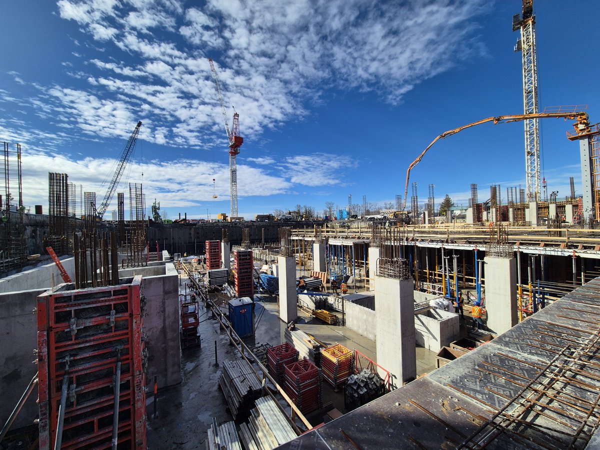 BowinnMa's tweet photo. 👷♀️April is Construction and Skilled Trades Month in British Columbia! 👷♂️
To the 28,000 contractors and approximately 167,000 tradespeople across the province, thank you for your time, energy, and expertise in building our province. #ConstructionMonth #BuildingBC #BCLabour https://t.co/7aCGyAurkJ