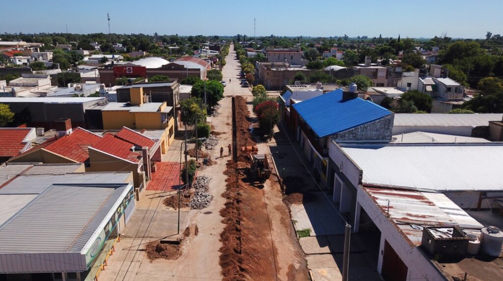 gobdecordoba's tweet photo. ¡La ampliación de la red cloacal en #Laborde, en su etapa final! 🚧
🏗️ Esta #obra cuenta con un avance superior al 75% y beneficia a los vecinos del centro de la localidad. 🙌
Los trabajos se llevan adelante con aportes que entregamos a través del #FOCOM y permitirán mejorar el servicio para aproximadamente 464 labordenses. 🤝
Más info 🔗 https://t.co/r8q4nQRpTM
#SeguimosHaciendo #CórdobaNoPara