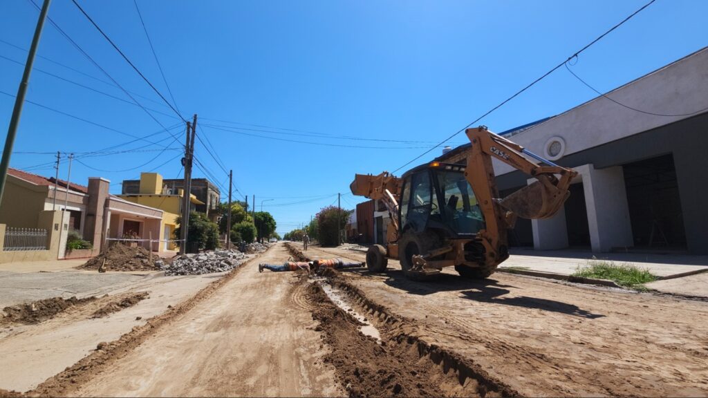 gobdecordoba's tweet photo. ¡La ampliación de la red cloacal en #Laborde, en su etapa final! 🚧
🏗️ Esta #obra cuenta con un avance superior al 75% y beneficia a los vecinos del centro de la localidad. 🙌
Los trabajos se llevan adelante con aportes que entregamos a través del #FOCOM y permitirán mejorar el servicio para aproximadamente 464 labordenses. 🤝
Más info 🔗 https://t.co/r8q4nQRpTM
#SeguimosHaciendo #CórdobaNoPara