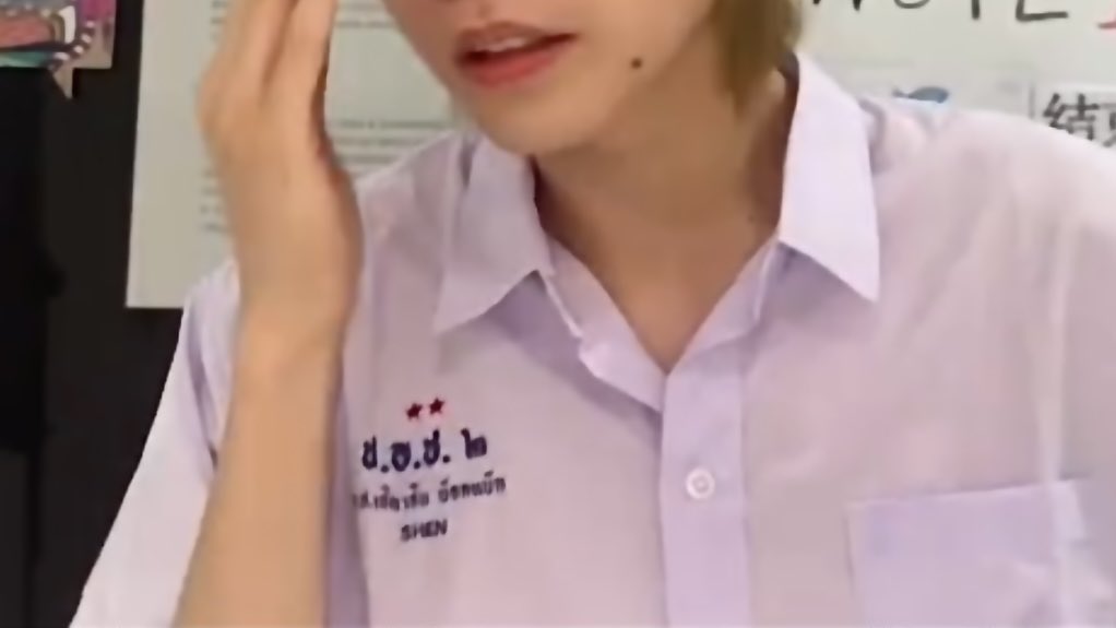 แล้วสาววายตาดีอะไรตอนตี 1 คนสวมดูจะเป็น XIONG แต่ทำไมชุดนั่นเขียน SHEN วะ ด.ช.เซินเซิน บ๊อกแบ๊ก ชัดเจนมาก ฟันระเบิดแล้วไอเจี้ย พี่ฉงนางเดินเกมอีกแล้ว ทุกคนยอมรับสักทีเถอะว่านางชอบก่อน