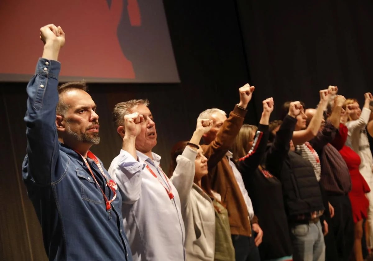 Enhorabuena <a href="/jmzapicog/">Jose Manuel Zapico</a> por tu reelección al frente de las <a href="/CCOOdeAsturias/">CCOO de Asturias #VamosFacelo</a> tras un magnífico trabajo.
Suerte y fuerza a la nueva comisión ejecutiva elegida.
✊🏻
#VamosFacelo