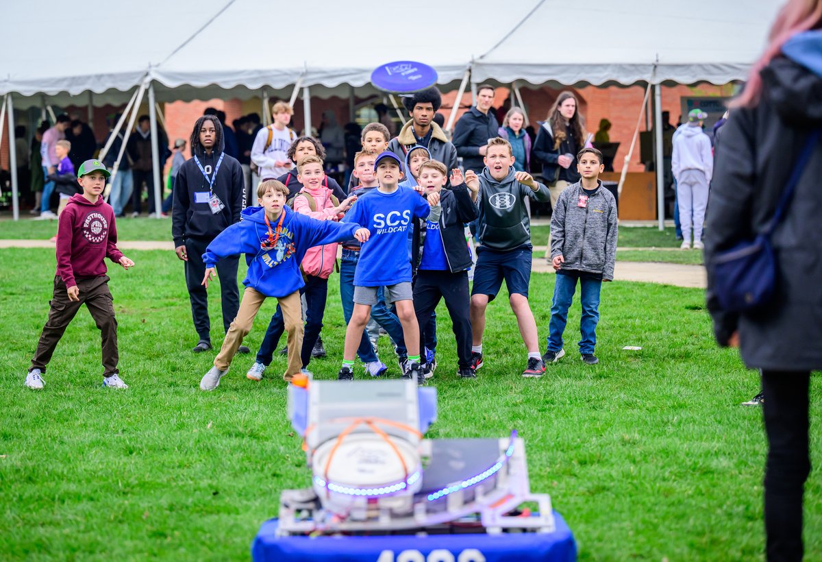 UofIllinois's tweet photo. Things from #ILLINOIS' 2025 Engineering Open House living rent-free in our heads: Solar cars ☀️ Music made from electrifying plasma 🎶  A coffee-serving robot ☕ and many other exhibits.

Innovation powered by Grainger engineering students. 🔸🔹 https://t.co/ecka7mPbpa