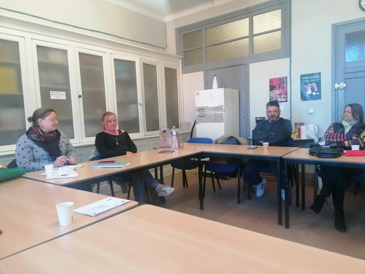 Aujourd'hui,notre comex s'est réunie à la CGT de Roubaix. 

Après le tour de table des actualités locales dans nos missions locales en région, nous avons ensuite préparé la future grève nationale des Missions Locales qui aura lieu le 15 mai à Paris. 

On ne lâche rien✊

<a href="/CGT_ML/">CGT Missions Locales - Rejoignez-nous !</a>