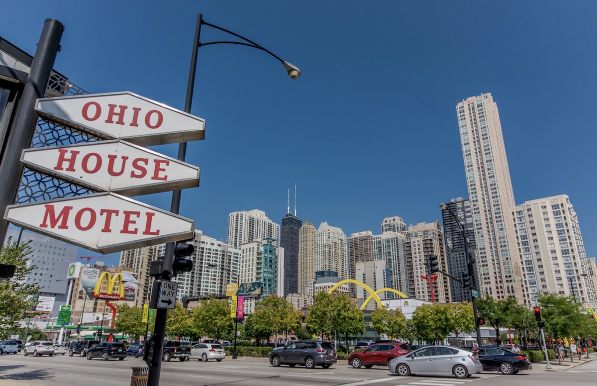 RichardERoeper's tweet photo. I vote for Season 4 of "The White Lotus" to be filmed at the Ohio House Motel in River North. https://t.co/saGrNeg1Zg