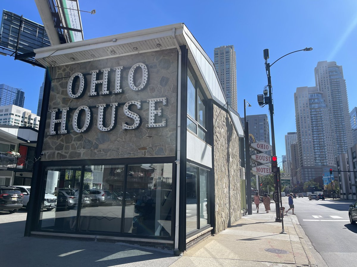 RichardERoeper's tweet photo. I vote for Season 4 of "The White Lotus" to be filmed at the Ohio House Motel in River North. https://t.co/saGrNeg1Zg