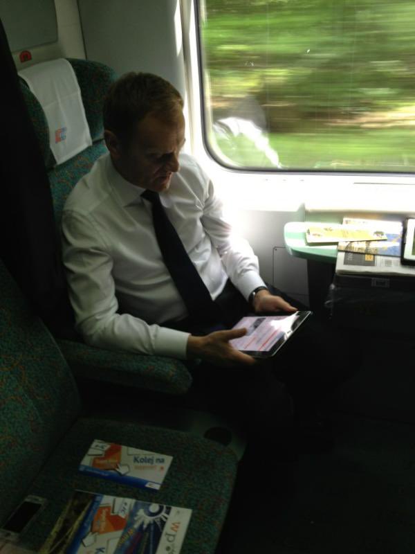 Krótki post o władzy, która unika pytań. Od dłuższego czasu próbuję zapytać premiera <a href="/donaldtusk/">Donald Tusk</a> o kluczowy z punktu widzenia bezpieczeństwa pasażerów i państwa projekt cyfryzacji kolei. W związku z brakiem rzecznika tego rządu, pytania w imieniu obywateli można kierować tylko do