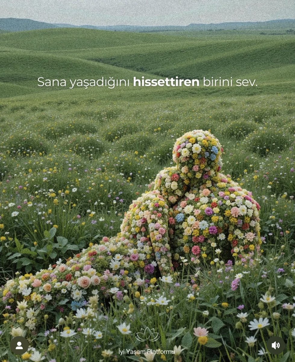 “Sana yaşadığını hissettiren birini sev.”
