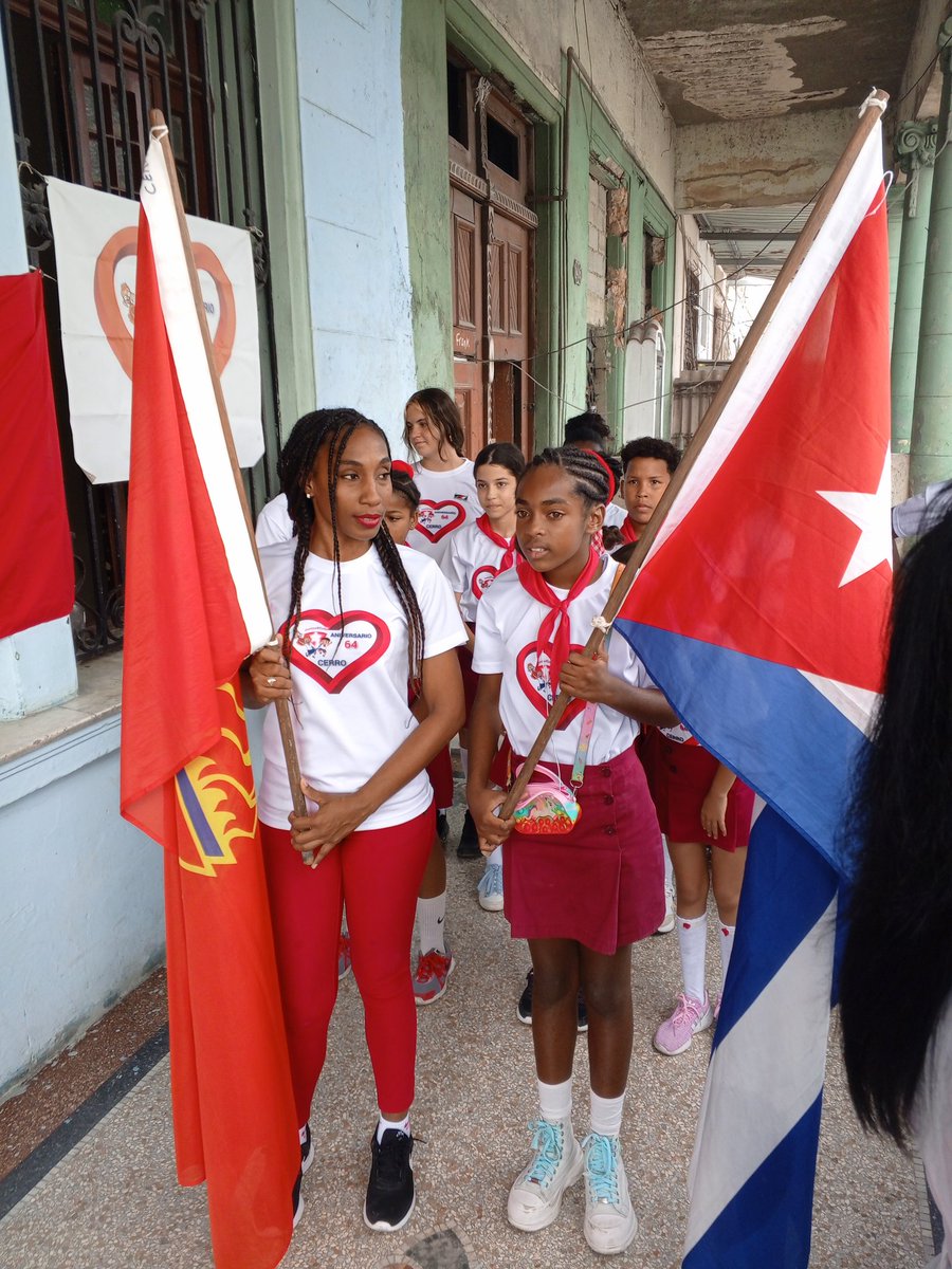 En la mañana de hoy fue abanderada la delegación de pioneros que representará a la Dirección General de Educación del municipio Cerro. ¡Si se puede!