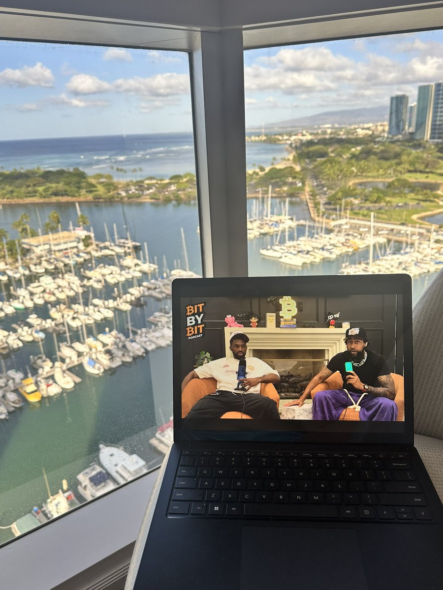 bfreshhhh's tweet image. In Hawaii, new episode dropped of my favorite podcast. Life is good. 

Abundance @chrissssjohnson @yrn_jo ✊🏽