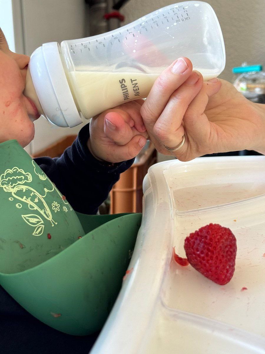 انگشت مادربزرگش رو گروگان گرفته.
