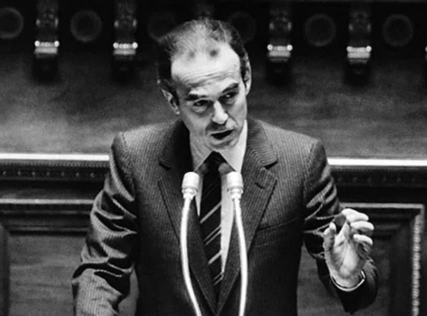 De l’abolition de la peine de mort à la dépénalisation de l’homosexualité, #RobertBadinter aura été de ceux qui font avancer l’Histoire. C’est un grand serviteur de la France qui entrera au Panthéon le 9 octobre prochain.