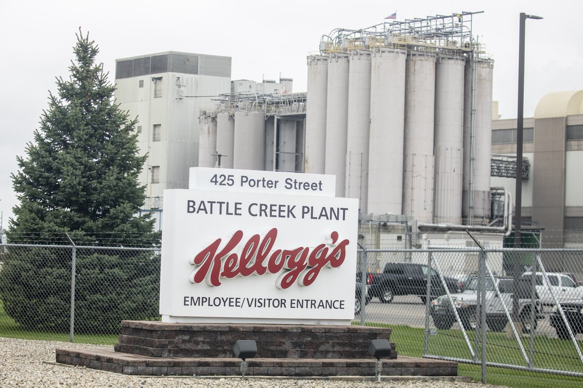 Indian_Bronson's tweet photo. So, Kellogg's is paying $49,920 a year, around about $3,200 take home pay per month in Battle Creek, MI.

The average apartment rents at $1475. 
Let's even say it's $3500 and $1200. Why not. 

That's still about half of take home pay on rent alone. https://t.co/JB7Am2pdh2