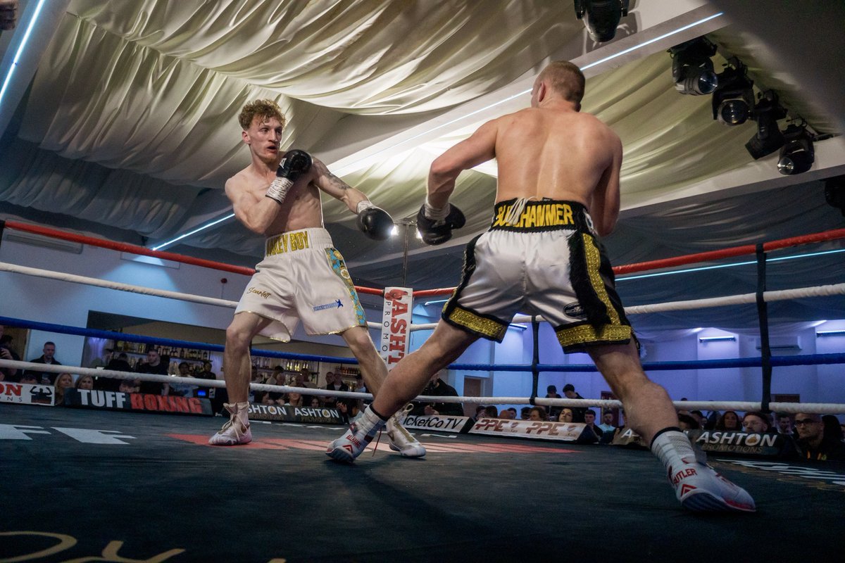 trilogyboxing's tweet photo. A force to be reckoned with 💥👊 

#HellNBack 
📸@el_optica https://t.co/AcTDuX6PVq