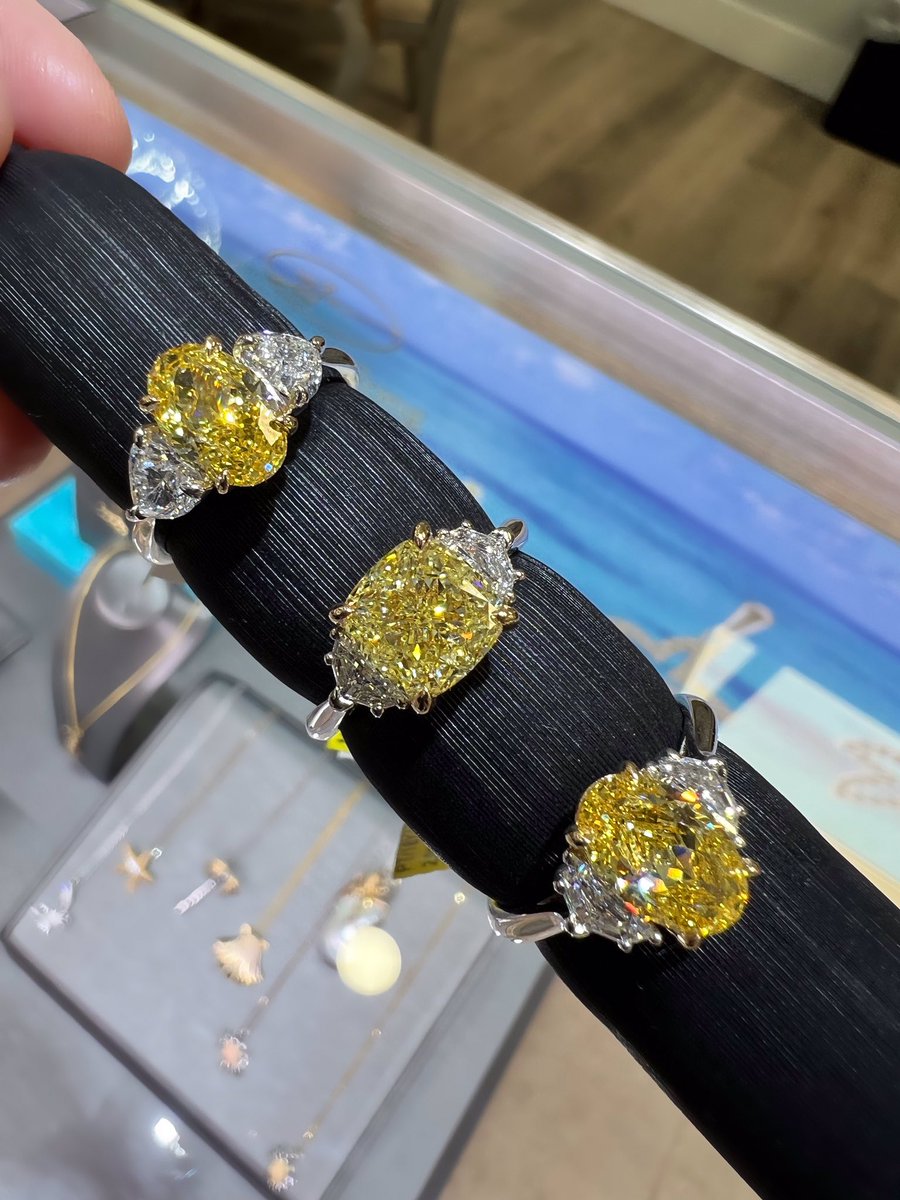 del_haven's tweet photo. These super sunshiny #yellowdiamonds are the happiest I’ve seen yet! Take some sunshine with you everywhere you go! 
#naturalyellowdiamond #labgrowndiamonds https://t.co/TCQYO0KEhl
