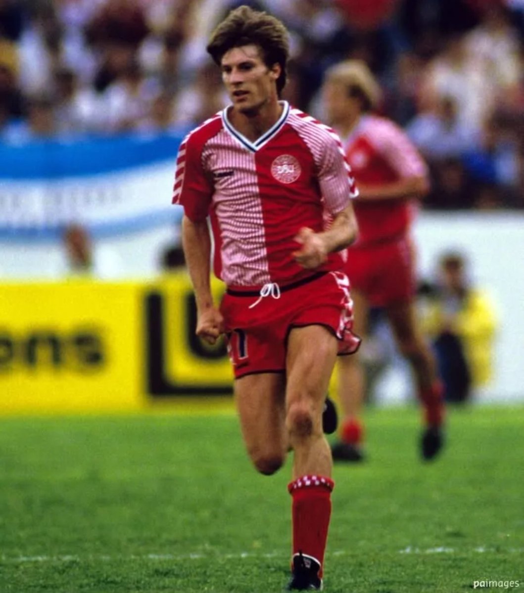 kevinsayer's tweet photo. @NFLDraftSi In order:

3rd Parma 98. Buffon, Fuser, D.Baggio, Tino Asprilla, Cannavaro, Sensini, Crespo, Veron, Thuram. It's a Team you bought on Sensible Soccer 
2nd Denmark 86. Half shirt design. Stripes, chevrons. Big numbers Laudrup embarrassing people.
1st Milan 89 That's it #Rossoneri https://t.co/39DHYNm8Ie