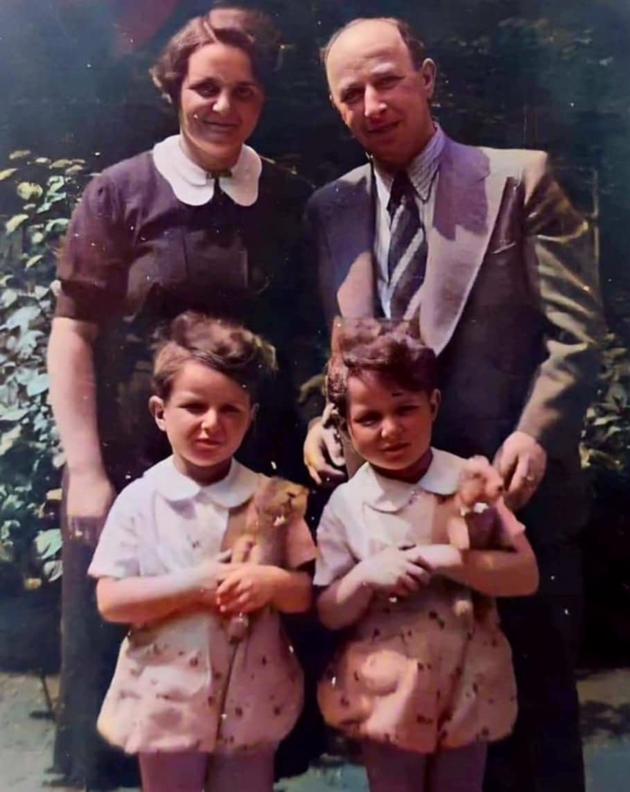 J_Bella_S's tweet photo. Memorialised on screen.
My Dad George and his identical twin Peter briefly recount how their family were "Saved By A Stranger" from the horrors of Nazi Germany.
A 30 min BBC documentary from 2021 with @itsanitarani
https://t.co/iVX3n50KA6
#Jewish #SavedByAStranger #MyFamily https://t.co/stfssfA4K8