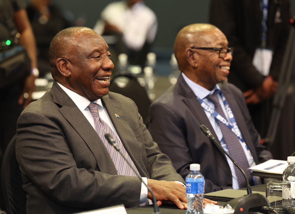 The Presidency 🇿🇦 (@presidencyza) on Twitter photo President <a href="/CyrilRamaphosa/">Cyril Ramaphosa 🇿🇦</a> received briefing in the work of CSIR from GCEO Dr Thulani Dlamini ahead of the tour of the facilities.
2025 marks CSIR's 80th Anniversary.
#Innovation4Impact
#AWorkingNation President <a href="/CyrilRamaphosa/">Cyril Ramaphosa 🇿🇦</a> received briefing in the work of CSIR from GCEO Dr Thulani Dlamini ahead of the tour of the facilities.
2025 marks CSIR's 80th Anniversary.
#Innovation4Impact
#AWorkingNation