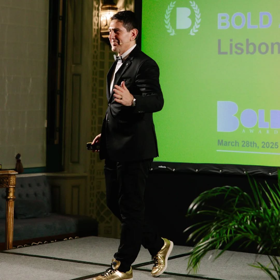 LPlus's tweet photo. It's a privilege to be on stage with amazing @cordeiro @bryankramer @IreneKonova always #beBOLD friends #BOLDAwardsVI #BOLD6 @tipalti  #GalvarroWatches https://t.co/qy5ushUcPa
