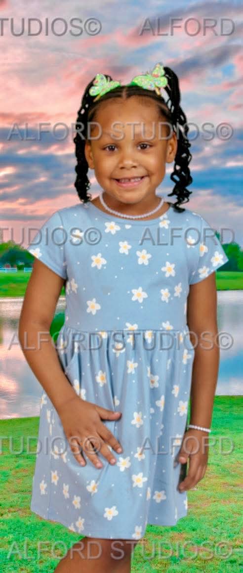 outrageousv33's tweet photo. Still not completely sure where this 6 yr old small child came from but she is so perfect &amp; adorable 🥰 
#MARLEEBEAR https://t.co/f81JO9NLDX