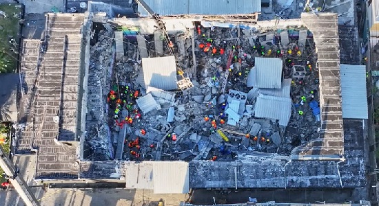 Decoride's tweet photo. Fallecidas 44 personas y 146 heridos tras el colapso del techo Jet Set 
https://t.co/78izFaUYXY
Se difundieron imágenes de cómo quedó el local tras el incidente mortal
#fallecidas #Personas #Heridos #ColapsoTecho  #JetSet  #jetsetrd #JetSetClubRD #saturnodigital #Saturno https://t.co/ijlZ5R2mwz