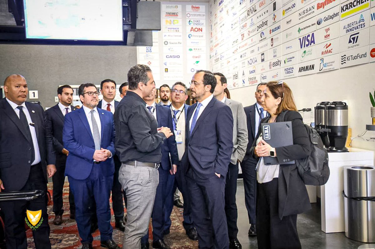 letymbiotis's tweet photo. Συνάντηση του @PresidentCYP @Christodulides με τον Saeed Amidi, Ιδρυτή και Διευθύνοντα Σύμβουλο της @PlugandPlayTC, μιας εκ των μεγαλύτερων πλατφορμών καινοτομίας και επιτάχυντή νεοφυών επιχειρήσεων (#startups) παγκοσμίως.  Κατά τη διάρκεια της συνάντησης, η ηγεσία της εταιρείας ανακοίνωσε την πρόθεσή της να προχωρήσει στο άνοιγμα γραφείου και να επενδύσει στην Κύπρο. Προς αυτή την κατεύθυνση, το αμέσως επόμενο διάστημα, ομάδα συνεργατών της εταιρείας θα επισκεφθεί τη χώρα μας, με στόχο τη διερεύνηση των δυνατοτήτων και προοπτικών υλοποίησης αυτής της επενδυτικής κίνησης. 
Συζητήθηκαν εκτενώς οι τρόποι συνεργασίας στο πλαίσιο της στρατηγικής της 🇨🇾 Κυβέρνησης για ενίσχυση της νεοφυούς επιχειρηματικότητας, της προσέλκυσης επενδύσεων σε κυπριακές #startups καθώς και των δυνατοτήτων ενσωμάτωσής τους σε διεθνή δίκτυα και οικοσυστήματα καινοτομίας.
