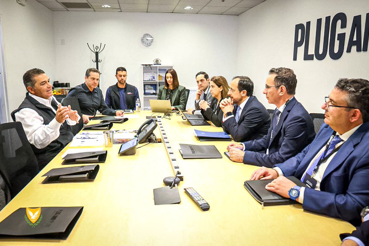 letymbiotis's tweet photo. Συνάντηση του @PresidentCYP @Christodulides με τον Saeed Amidi, Ιδρυτή και Διευθύνοντα Σύμβουλο της @PlugandPlayTC, μιας εκ των μεγαλύτερων πλατφορμών καινοτομίας και επιτάχυντή νεοφυών επιχειρήσεων (#startups) παγκοσμίως.  Κατά τη διάρκεια της συνάντησης, η ηγεσία της εταιρείας ανακοίνωσε την πρόθεσή της να προχωρήσει στο άνοιγμα γραφείου και να επενδύσει στην Κύπρο. Προς αυτή την κατεύθυνση, το αμέσως επόμενο διάστημα, ομάδα συνεργατών της εταιρείας θα επισκεφθεί τη χώρα μας, με στόχο τη διερεύνηση των δυνατοτήτων και προοπτικών υλοποίησης αυτής της επενδυτικής κίνησης. 
Συζητήθηκαν εκτενώς οι τρόποι συνεργασίας στο πλαίσιο της στρατηγικής της 🇨🇾 Κυβέρνησης για ενίσχυση της νεοφυούς επιχειρηματικότητας, της προσέλκυσης επενδύσεων σε κυπριακές #startups καθώς και των δυνατοτήτων ενσωμάτωσής τους σε διεθνή δίκτυα και οικοσυστήματα καινοτομίας.