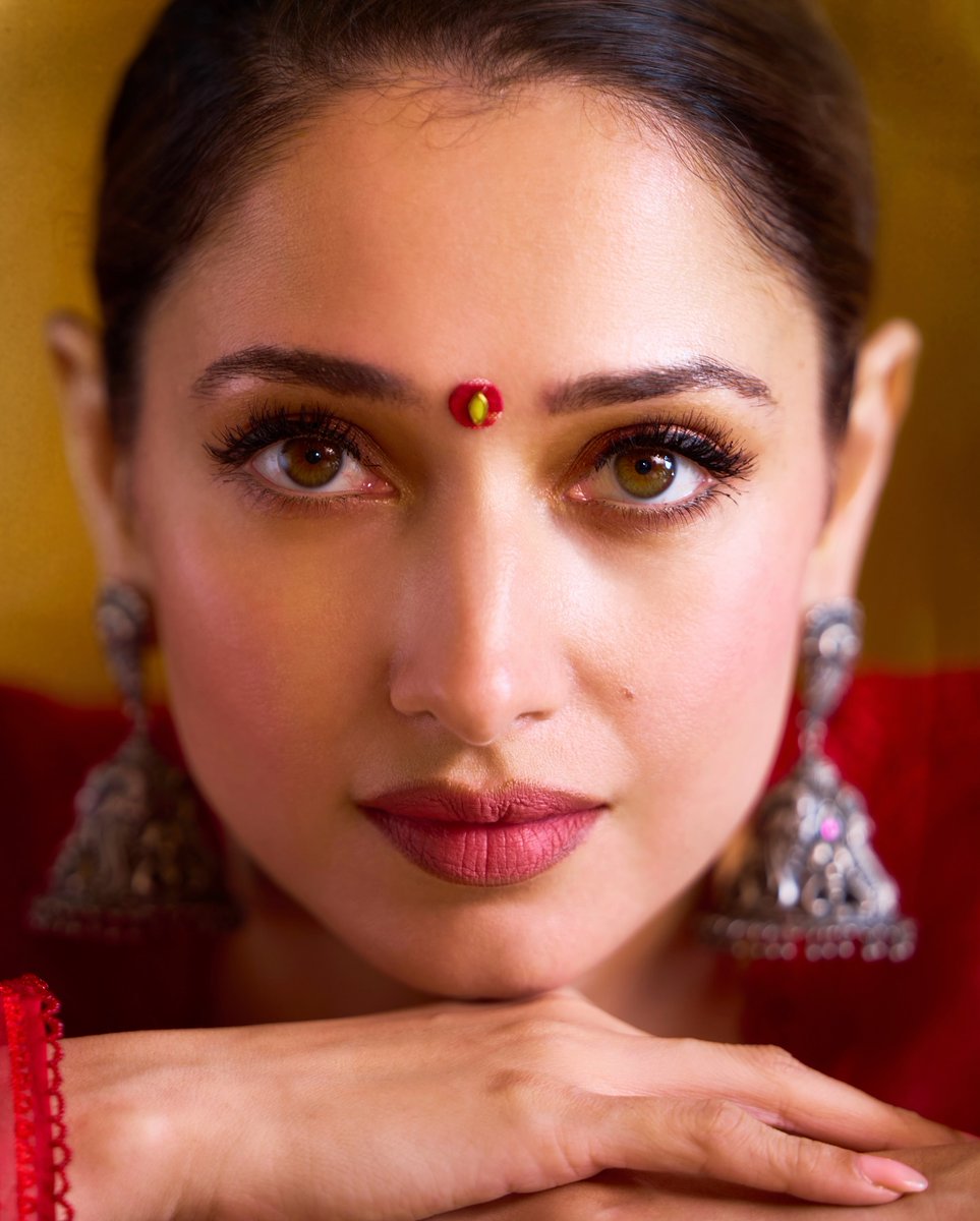 CelebritiesLib's tweet photo. The color of Shakti ❤️ 

#Odela2 trailer out , in theatres 17th April 🙏🏻

#TamannaahBhatia #Tamannaah https://t.co/8f2p1398yf