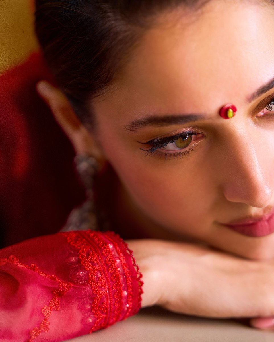 CelebritiesLib's tweet photo. The color of Shakti ❤️ 

#Odela2 trailer out , in theatres 17th April 🙏🏻

#TamannaahBhatia #Tamannaah https://t.co/8f2p1398yf