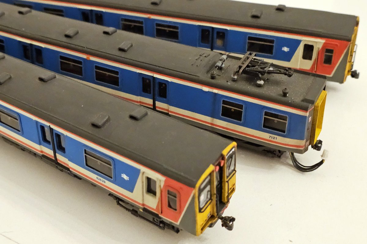 PdannyH's tweet photo. #ModelWorldLIVE - my most challenging model yet. Only the cabs, sides &amp; roof were available and this kit required some creative work to fit together squarely. I also have 2nd one in my to-do box, but I doubt I'll get near that anytime soon, lol. #VariousMultipleUnits #tmrguk https://t.co/TemvrO5REi