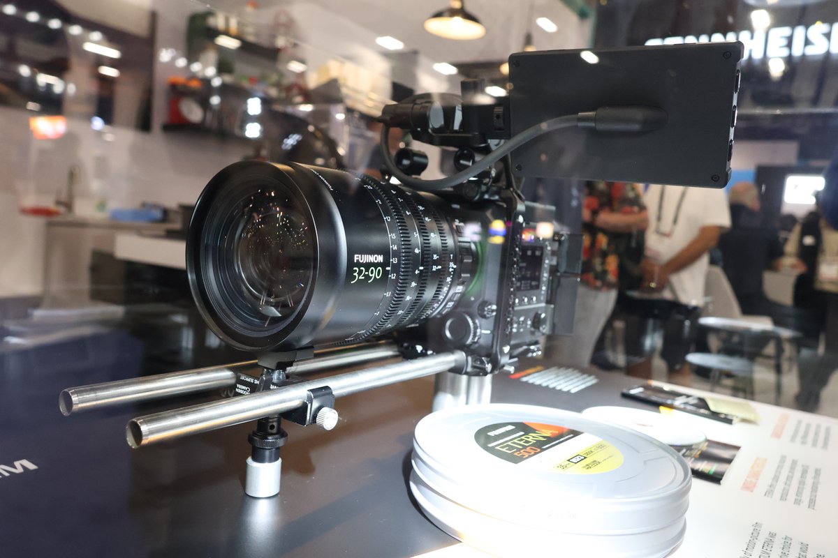 Lensrentals.com tweet media