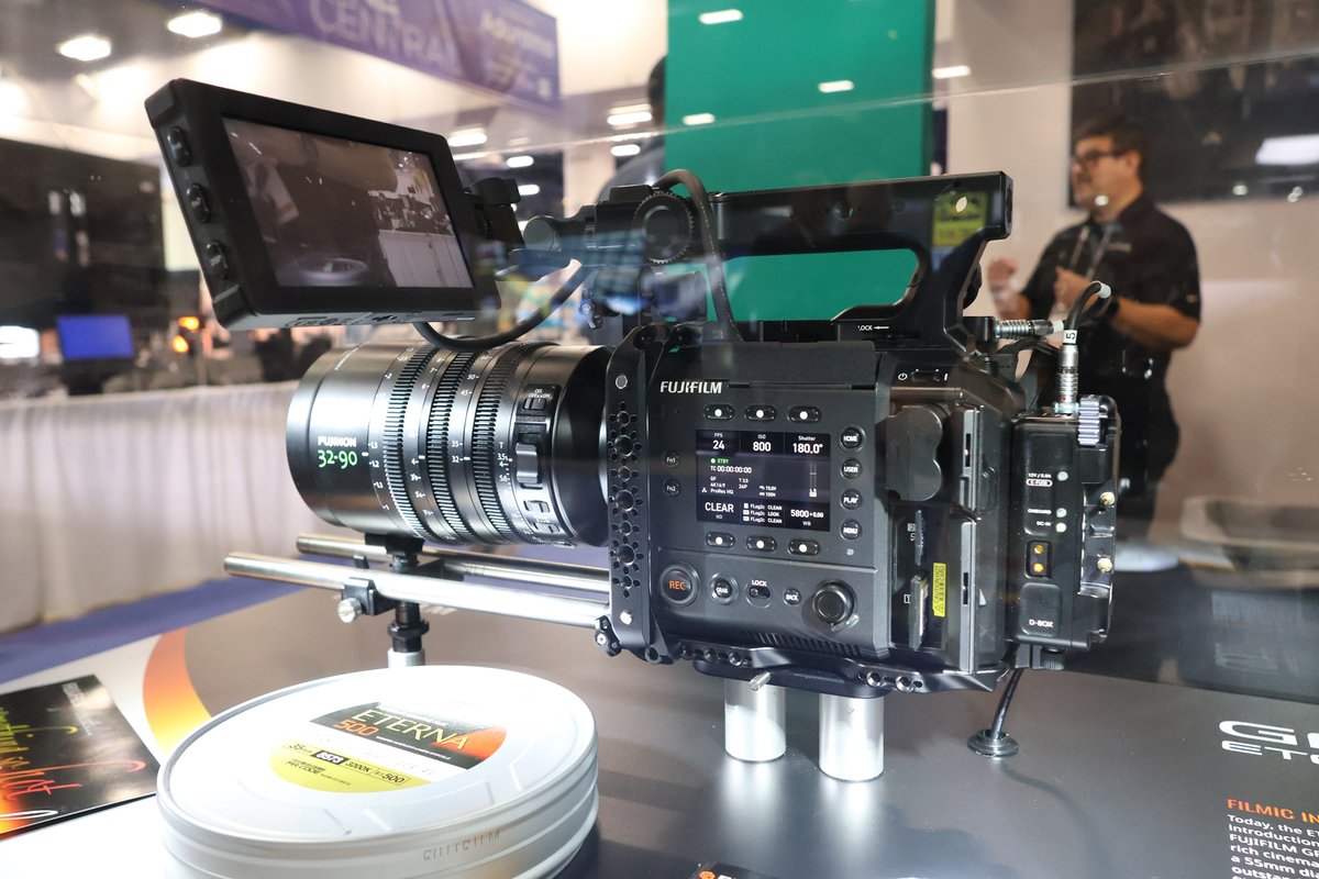 Lensrentals.com tweet media