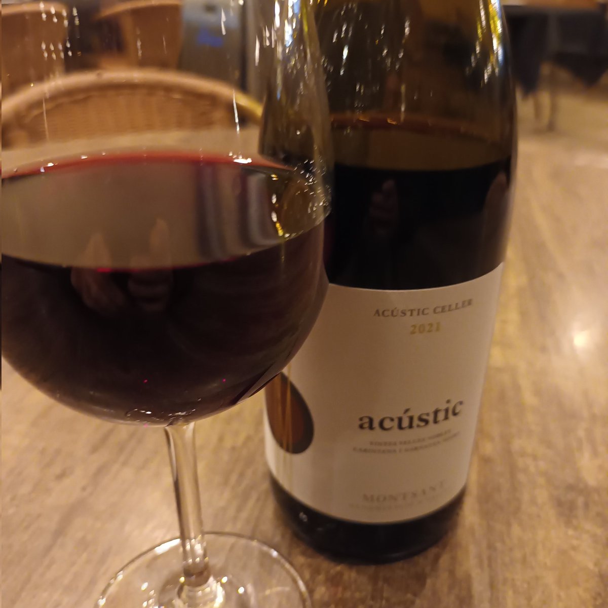 Emili_winelover tweet media