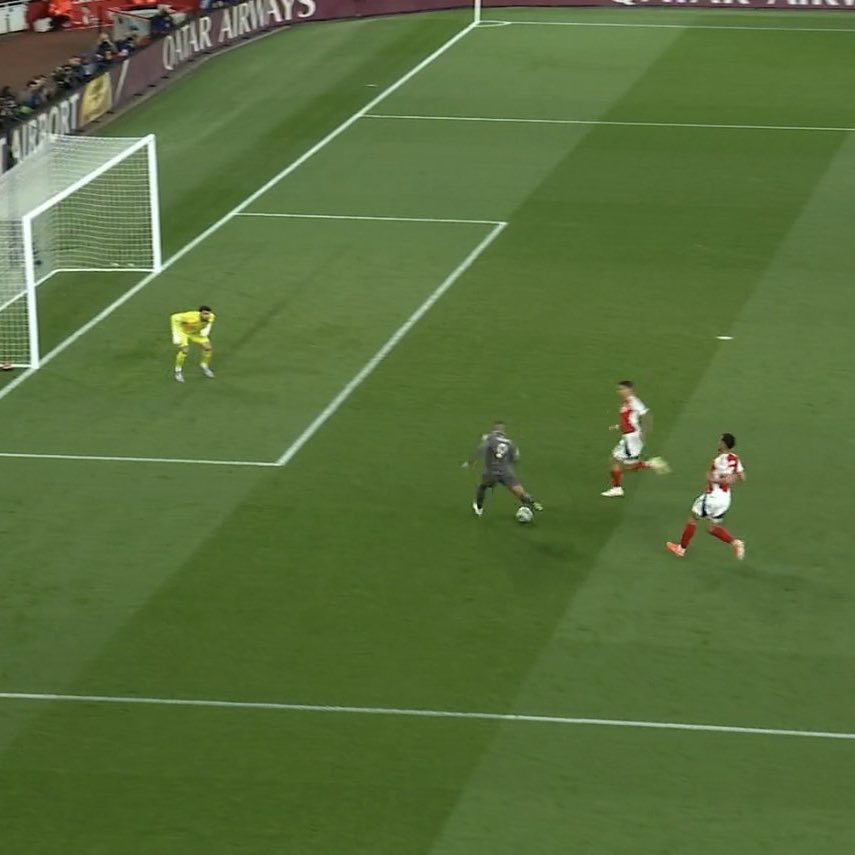 Mbappe missed a chance