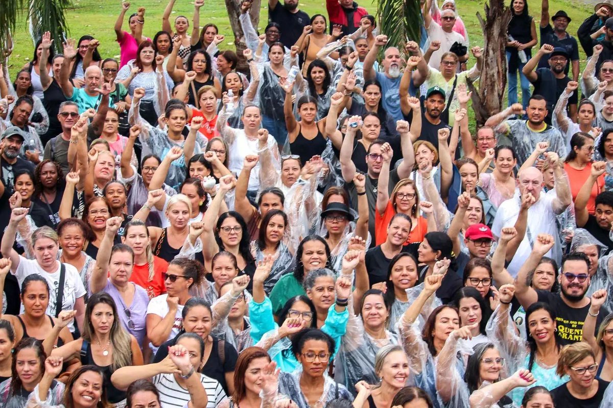 Toda minha solidariedade e apoio à luta dos professores de São Vicente, que estão em greve lutando por valorização profissional e condições dignas de trabalho. Os professores precisam de um reajuste salarial justo e melhorias em benefícios essenciais. Tamo junto! Nossos