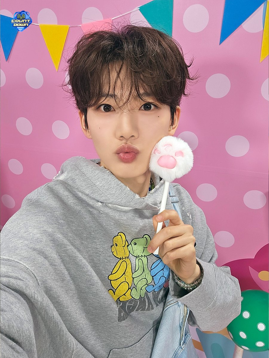 M COUNTDOWN tweet media
