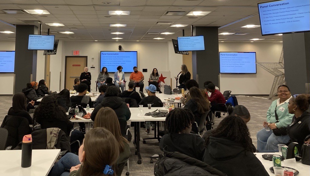 Students from @Bronxlab_school had an exciting day at <a href="/Macys/">Macy's</a>! They toured 34th Street HQ, styled mock outfits, and heard from Macy’s pros about fashion &amp; retail careers. Huge thanks for an inspiring #CareerDiscoveryWeek!
 #RetailCareers #NYCYouth #CareerExploration