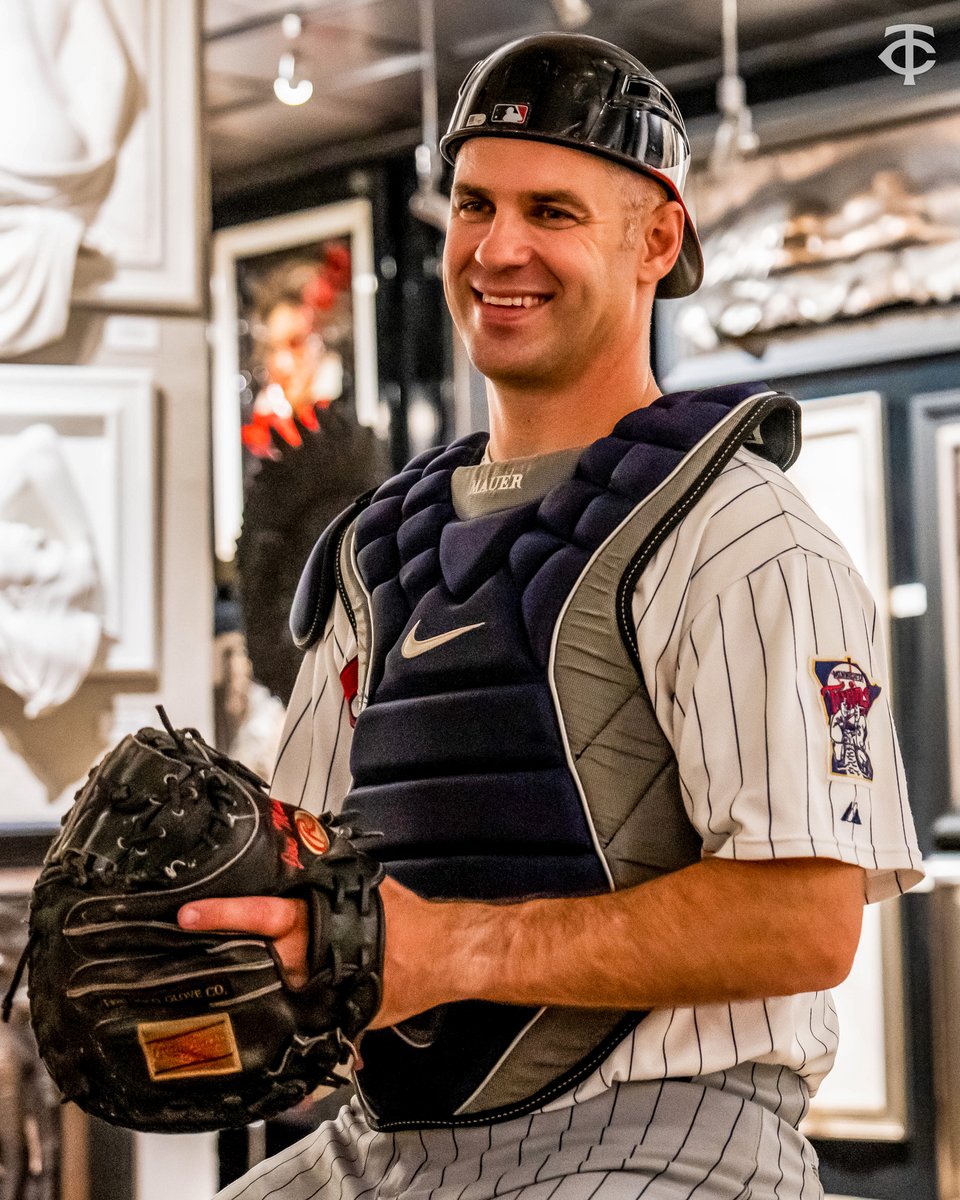 Twins's tweet image. JM7's legacy is about to have a permanent spot at Target Field!

Head to the plaza in front of Gate 34 at 11:30am to watch the unveiling ceremony of the new Joe Mauer statue!

twins.com/sgt