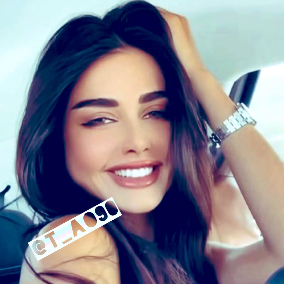 fjjkffd's tweet photo. أبيك حب ما امتلك قلب إنسان 
و أبيك قلب ما نبض غير فيني♥️ https://t.co/gXDRZacmjm