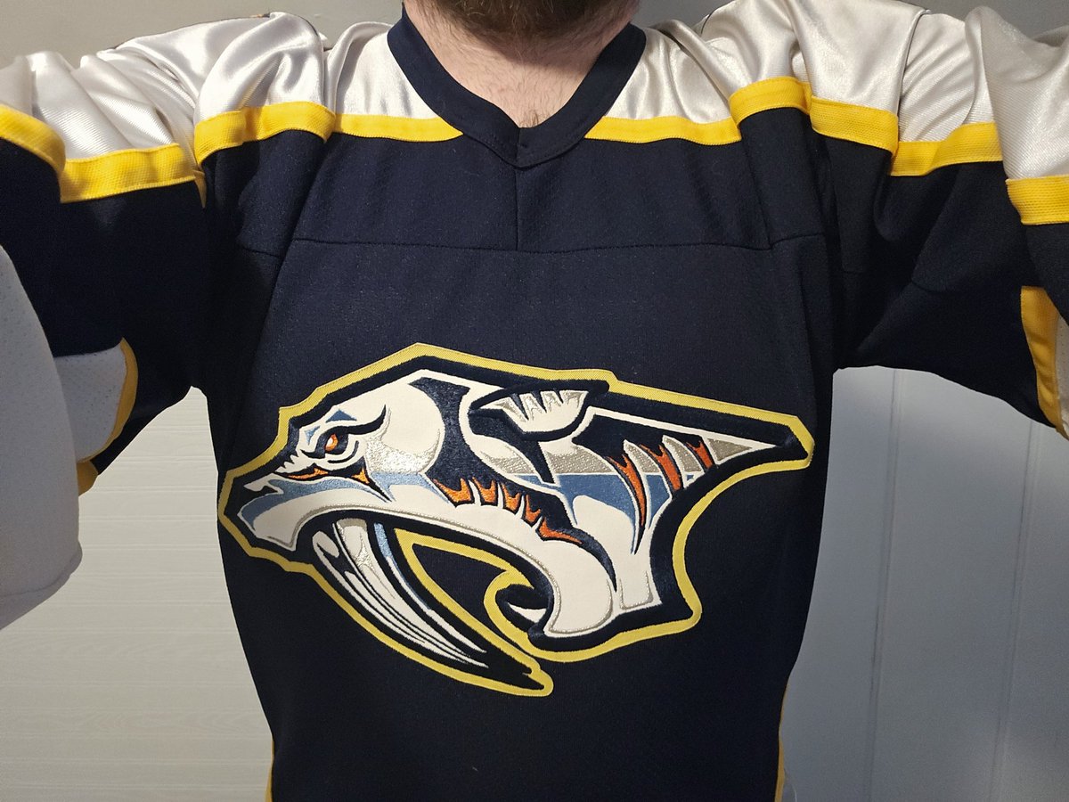 FsharpAsharp's tweet image. Different jersey every day
Day 48: Nashville Predators 2002                                                             
                                                            Home