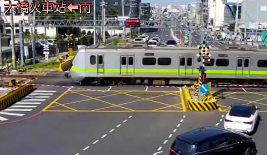 RailWebcams's tweet photo. NEW: More live railway &amp; station webcams in the database today. New cams in the USA, Taiwan, Japan &amp; Germany.

Additional or replaced links for webcams in Japan, USA, Taiwan, Poland, UK, Netherlands &amp; more: https://t.co/3s0FrG7Zbs

#trains #railfans https://t.co/xLtfl68zkZ