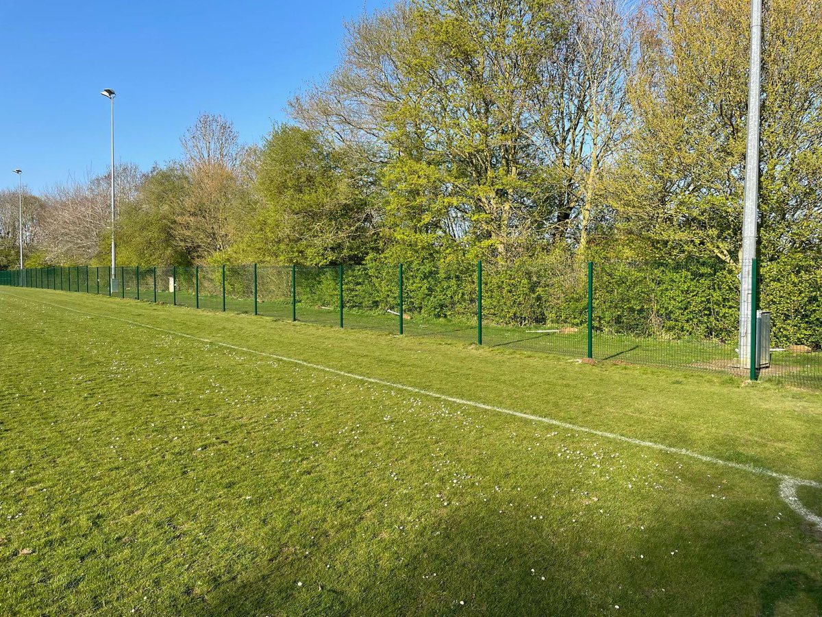 Fencing now complete, a new era of Nettleham FC 😍  

Now, we need you 👊

We’re looking for businesses who’d like their company logo on a board that will be attached to the fencing around the pitch for public viewing. 

Pop us a message to enquire, shares are also appreciated 🙌