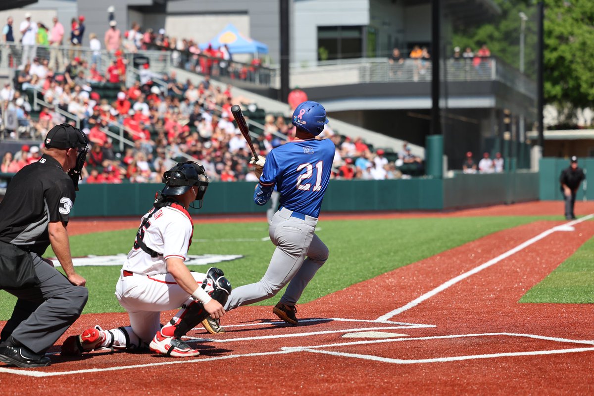 BlueHoseBSB's tweet photo. T2 | Linker ropes a double down the left field line but is stranded on second base.

1-1

#GoBlueHose https://t.co/t0vbf6JGpl