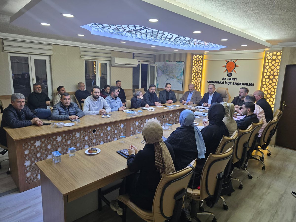 İlçe Başkanımız Sn.Gökhan Ulusu Başkanlığında,İl Koordinatörümüz Sn.Fatih Akdoğan, Sn.Celal Yatçi'nın katılımları ile haftalık olağan Yürütme ve Yönetim kurulu toplantımızı gerçekleştirdik.

İlçemiz ve milletimiz için çalışmaya ve hizmet üretmeye devam edeceğiz.