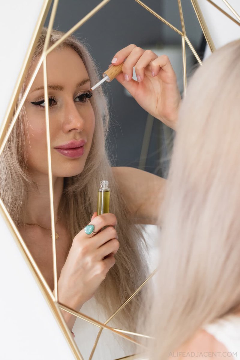 This homemade lash serum really works, and it’s the result of testing various natural lash growth tips over the years. Try our DIY Eyelash Growth Serum for Lush Lashes Naturally  alifeadjacent.com/diy-eyelash-gr… via <a href="/alifeadjacent/">A Life Adjacent</a>  #lashserum
#diybeauty