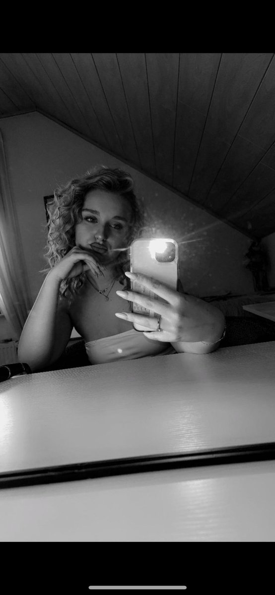 Gehe jetzt mit den Girls essen und ihr dürft dreimal raten wer alles übernimmt…?
Richtig, du hahhaha
Ab in meine DMs 
#Zahlsklave #Geldsklave #Sklave #Zahlschwein