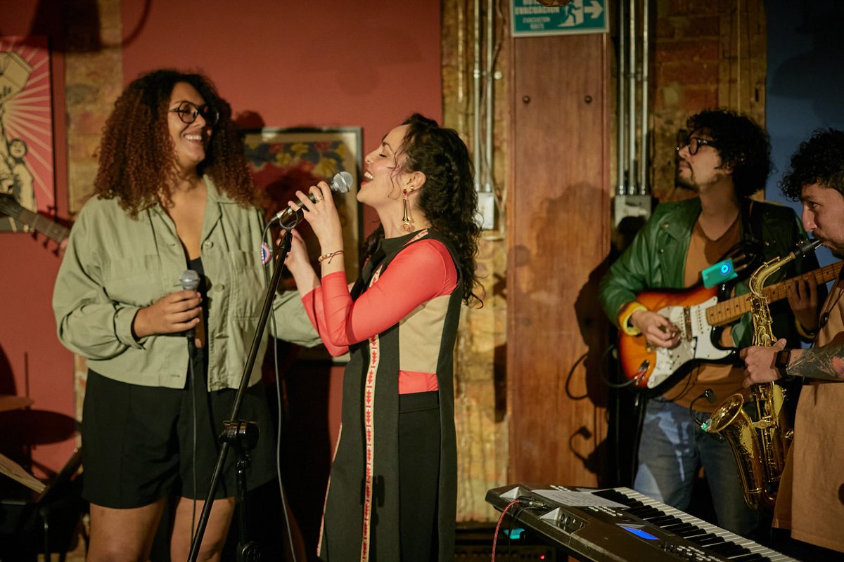 RadNalCo's tweet photo. #DemoEstéreo I "Mi primer álbum se llama La Grieta y la Luz, es un live session con 5 canciones que recorren sonoridades latinoamericanas y progresivas que han marcado mi camino musical. La dulzura, el dolor, el agua, la maternidad, la resistencia y el amor hacen parte de la música que he escrito en español, portugués e inglés.": María Elisa Pinto.
https://t.co/dPqBQps6H3