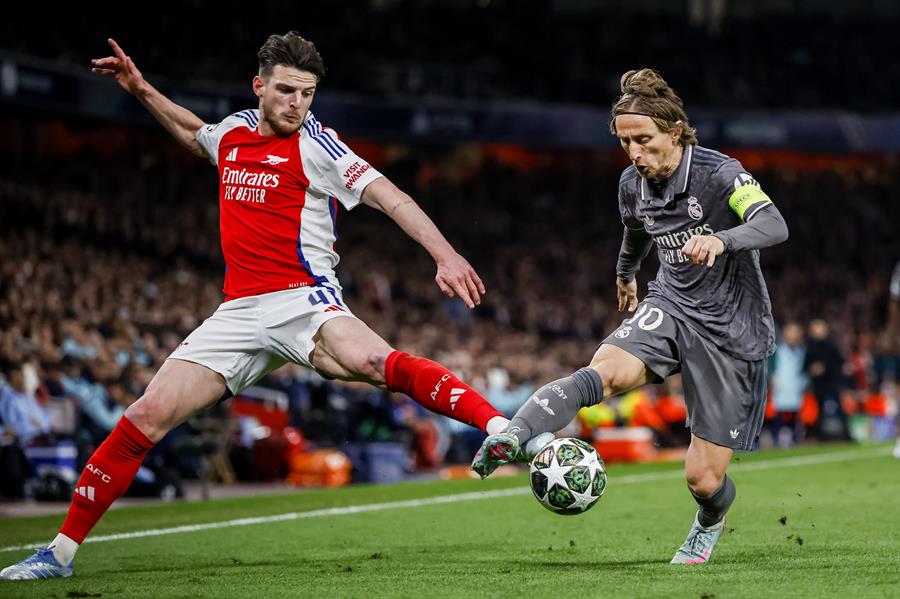 DiariodeCA's tweet photo. Concluyen los primeros 45 minutos del duelo en Londres.
Arsenal 0-0 Real Madrid
#UefaCL #CuartosIda
📸 EFE https://t.co/XHNenNGlzB